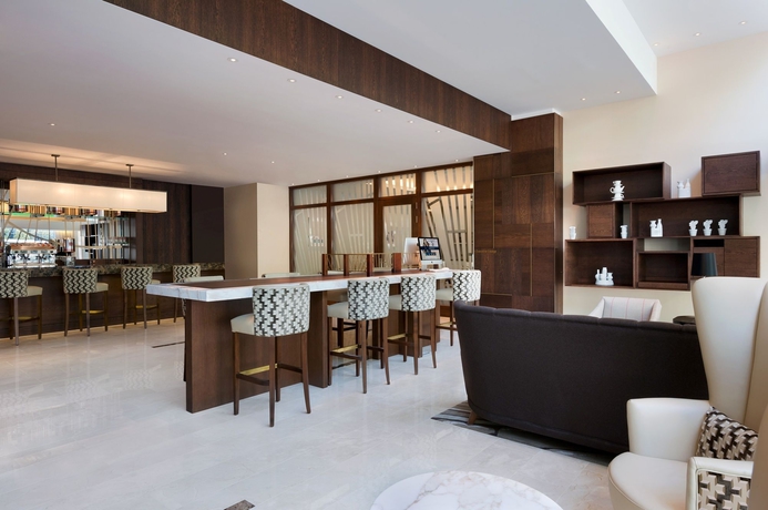 Imagen del bar/restaurante del Hotel Hilton Rotterdam. Foto 8