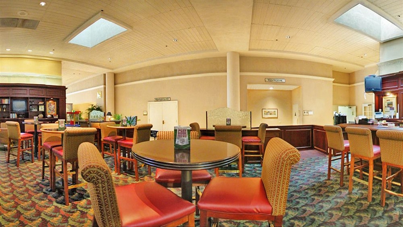 Imagen del bar/restaurante del Hotel Hilton Sacramento Arden West. Foto 1