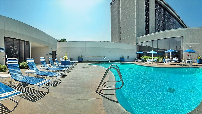Imagen de la piscina del Hotel Hilton Sacramento Arden West. Foto 11
