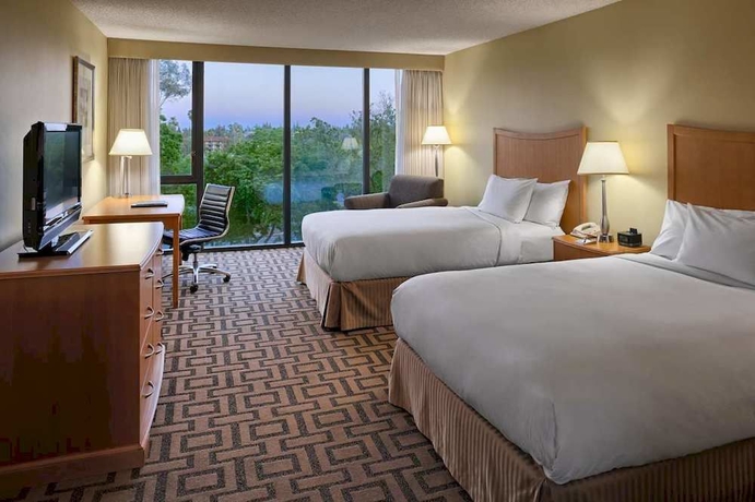 Imagen de la habitación del Hotel Hilton Sacramento Arden West. Foto 4