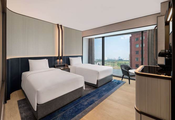 Imagen de la habitación del Hotel Hilton Saigon. Foto 19