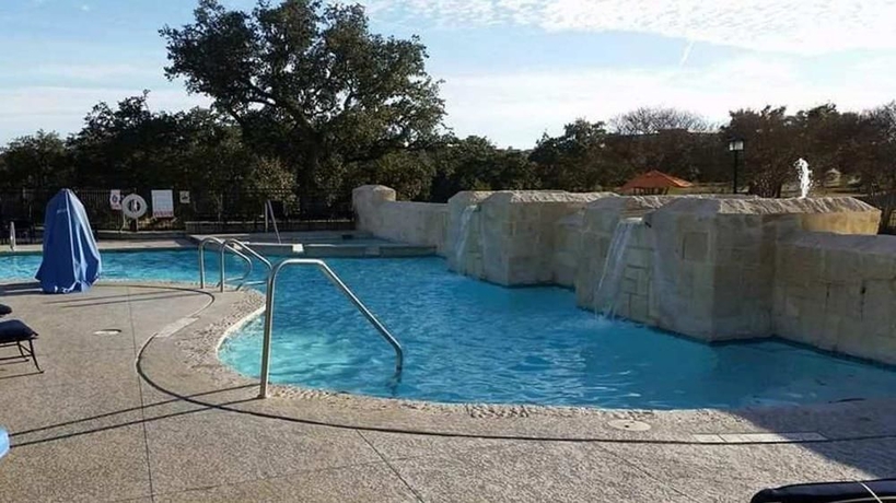 Imagen de la piscina del Hotel Hilton San Antonio Hill Country. Foto 16