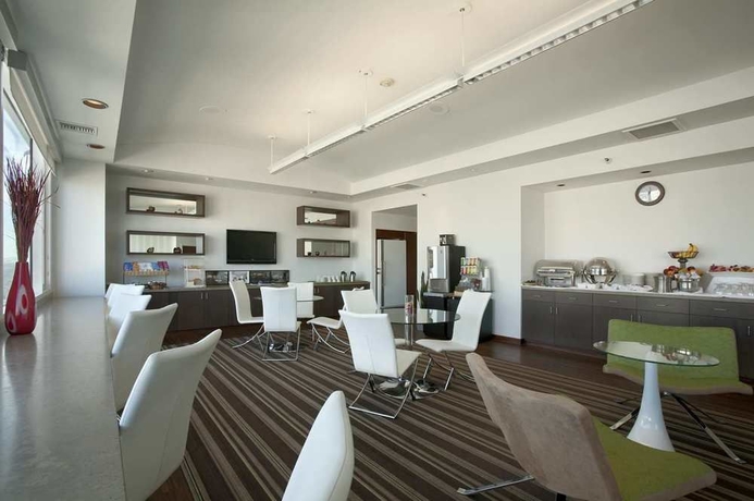 Imagen del bar/restaurante del Hotel Hilton San Jose. Foto 3