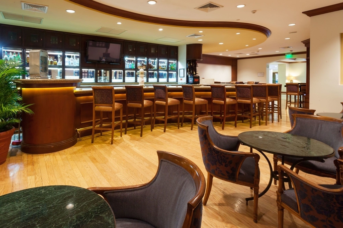 Imagen del bar/restaurante del Hotel Hilton San Salvador. Foto 2