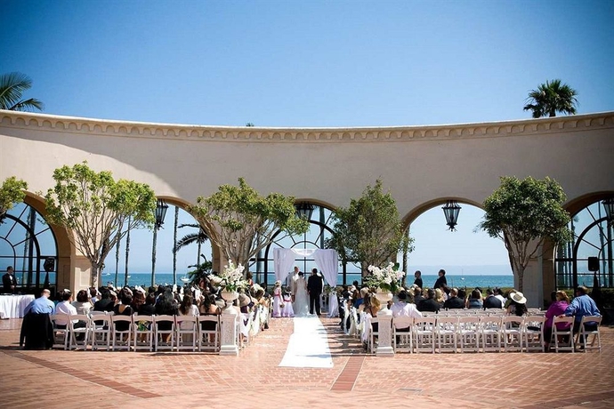 Imagen de los exteriores del Hotel Hilton Santa Barbara Beachfront Resort. Foto 10