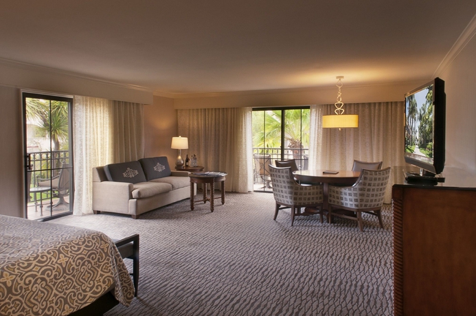 Imagen de los interiores del Hotel Hilton Santa Barbara Beachfront Resort. Foto 14