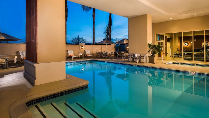 Imagen de la piscina del Hotel Hilton Santa Clara. Foto 10