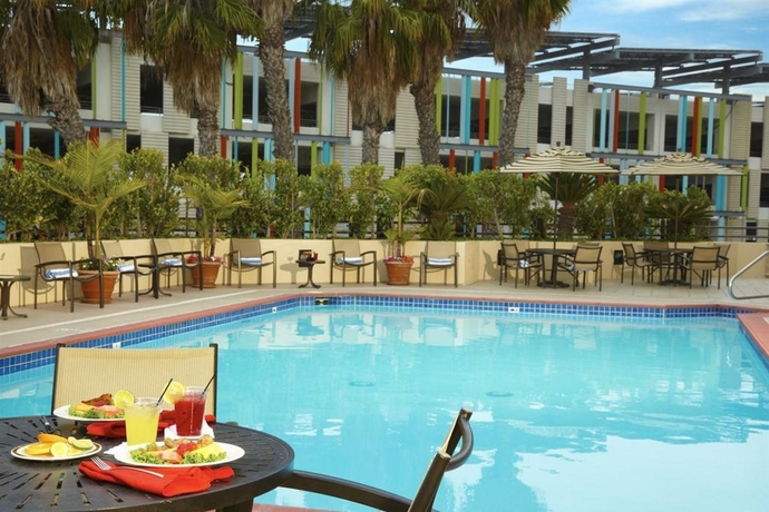 Imagen general del Hotel Hilton Santa Monica Hotel and Suites. Foto 6