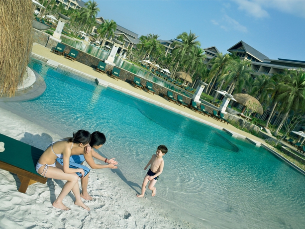 Imagen de la piscina del Hotel Hilton Sanya Yalong Bay Resort and Spa. Foto 16
