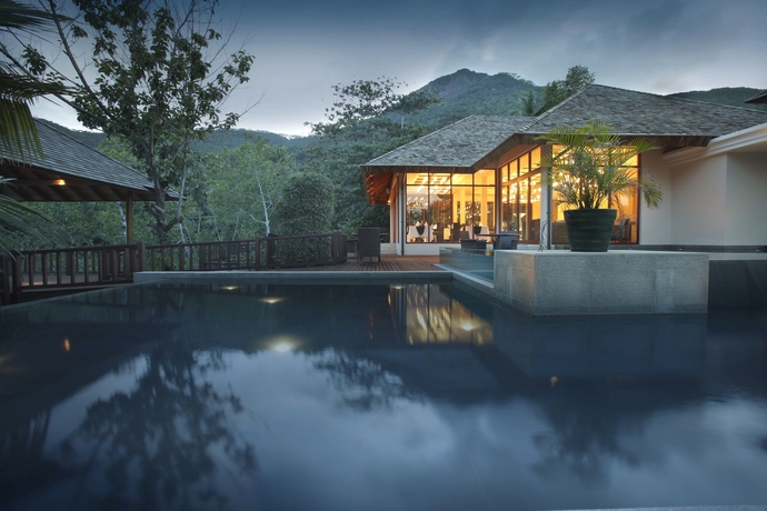 Imagen de la piscina del Hotel Hilton Seychelles Labriz Resort and Spa. Foto 16