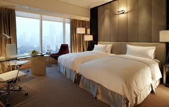 Imagen de la habitación del Hotel Hilton Shanghai City Center. Foto 6