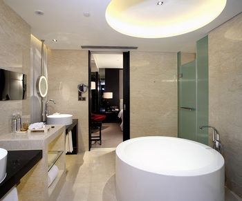 Imagen de la habitación del Hotel Hilton Shanghai City Center. Foto 7