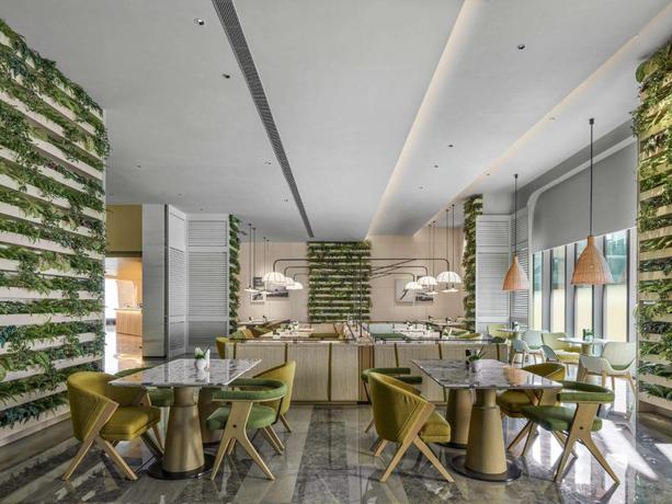 Imagen del bar/restaurante del Hotel Hilton Shanghai Hongqiao International Airport. Foto 4