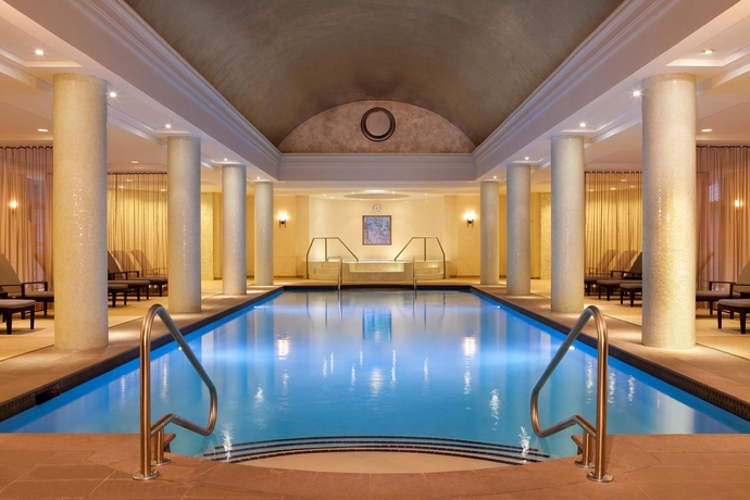 Imagen de la piscina del Hotel Hilton Short Hills. Foto 11