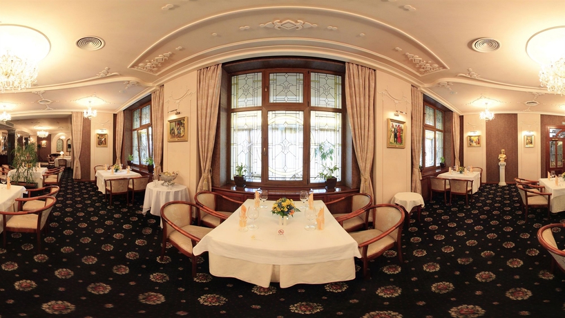 Imagen de la piscina del Hotel Hilton Sibiu. Foto 12