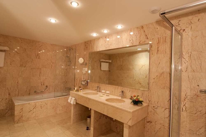 Imagen de la habitación del Hotel Hilton Sibiu. Foto 4
