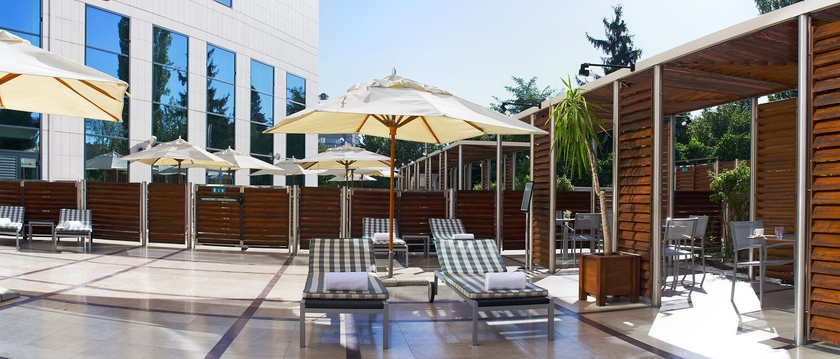 Imagen de los exteriores del Hotel Hilton Sofia. Foto 8