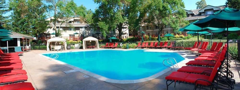 Imagen de la piscina del Hotel Hilton Sonoma Wine Country. Foto 15