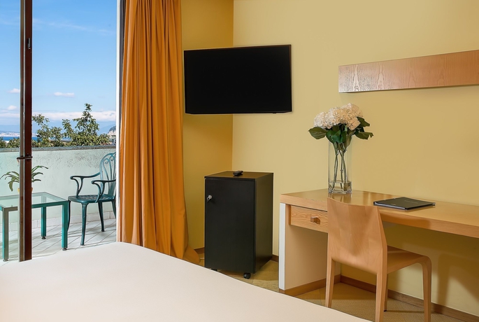 Imagen de la habitación del Hotel Hilton Sorrento Palace. Foto 3