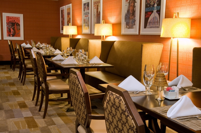 Imagen del bar/restaurante del Hotel Hilton St. Louis Airport. Foto 6