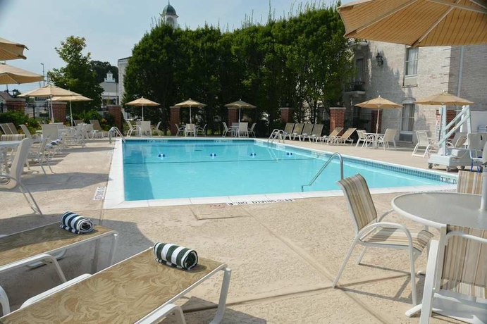 Imagen de la piscina del Hotel Hilton St. Louis Frontenac. Foto 11