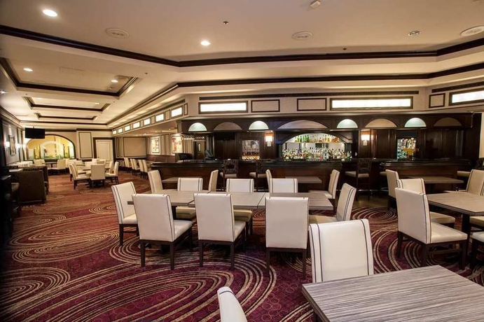 Imagen del bar/restaurante del Hotel Hilton St. Louis Frontenac. Foto 1