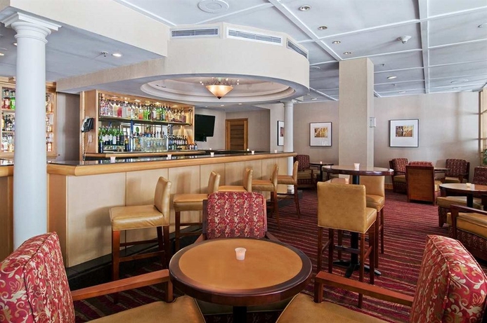 Imagen del bar/restaurante del Hotel Hilton Suites Atlanta Perimeter. Foto 4
