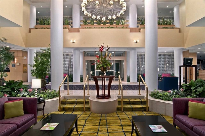 Imagen de los interiores del Hotel Hilton Suites Atlanta Perimeter. Foto 11