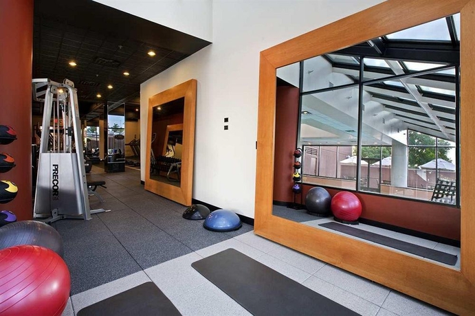 Imagen de los interiores del Hotel Hilton Suites Chicago/Oakbrook Terrace. Foto 5