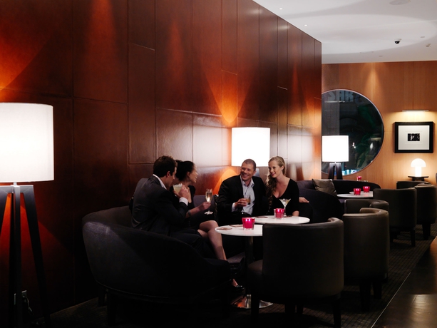 Imagen del bar/restaurante del Hotel Hilton Surfers Paradise and Residences. Foto 5