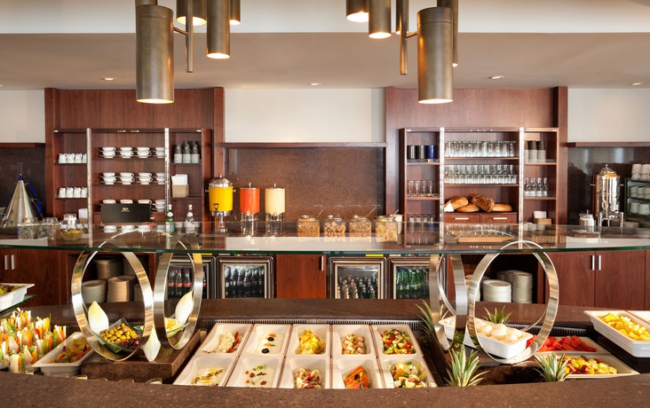 Imagen del bar/restaurante del Hotel Hilton Tel Aviv. Foto 2