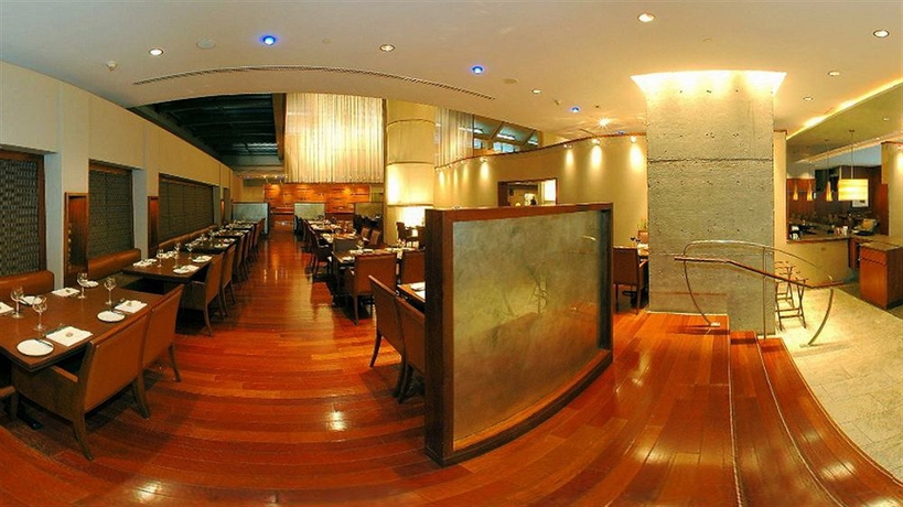 Imagen del bar/restaurante del Hotel Hilton Toronto. Foto 3
