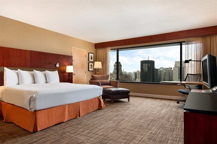 Imagen de la habitación del Hotel Hilton Toronto. Foto 5