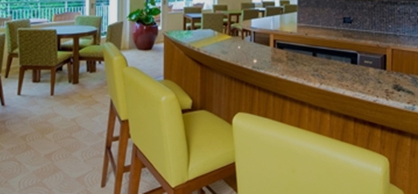 Imagen del bar/restaurante del Hotel Hilton Trinidad and Conference Centre. Foto 3