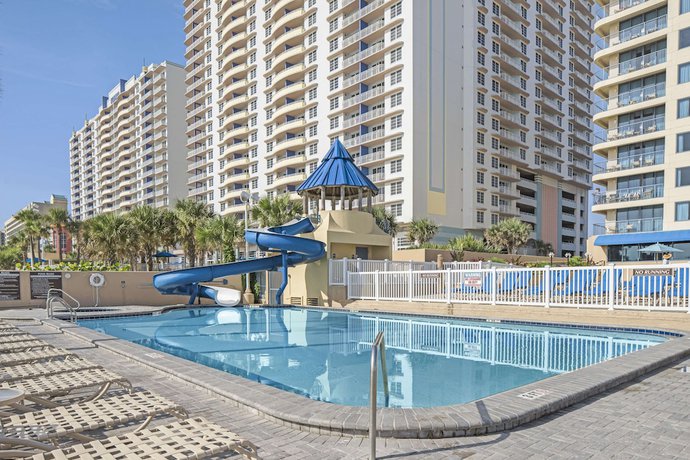 Imagen de la piscina del Hotel Hilton Vacation Club Daytona Beach Regency. Foto 17
