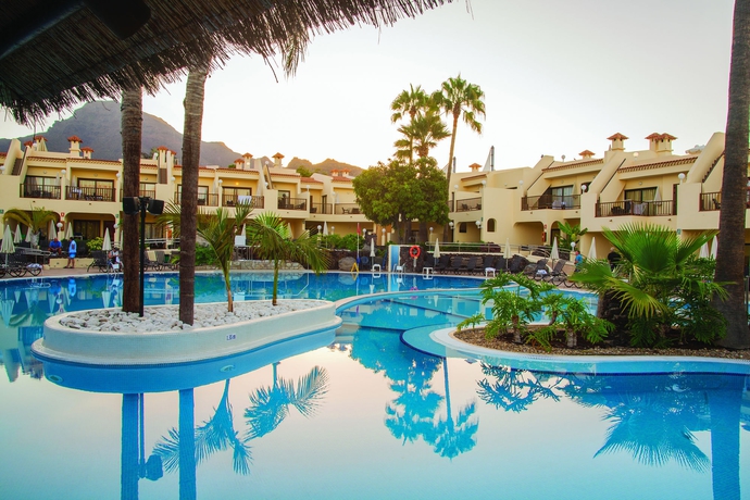 Imagen de la piscina del Hotel Hilton Vacation Club Royal Sunset Beach Club Tenerife. Foto 15