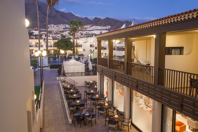 Imagen de los exteriores del Hotel Hilton Vacation Club Royal Sunset Beach Club Tenerife. Foto 9