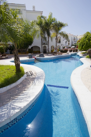 Imagen de la piscina del Hotel Hilton Vacation Club Sunset Harbour Club Tenerife. Foto 8