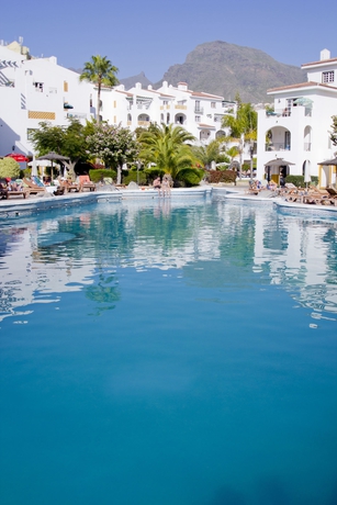 Imagen de la piscina del Hotel Hilton Vacation Club Sunset Harbour Club Tenerife. Foto 10