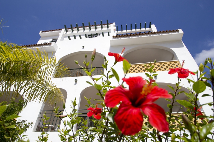 Imagen de los exteriores del Hotel Hilton Vacation Club Sunset Harbour Club Tenerife. Foto 3