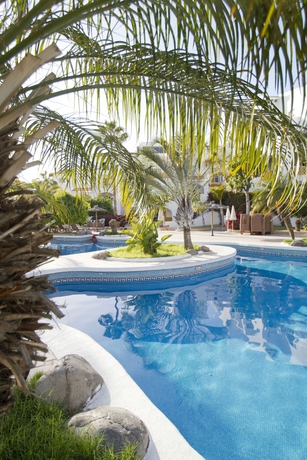 Imagen de la piscina del Hotel Hilton Vacation Club Sunset Harbour Club Tenerife. Foto 11