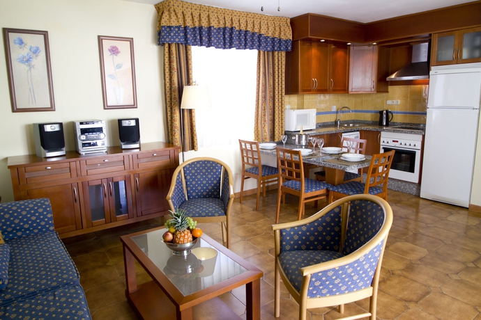 Imagen de los interiores del Hotel Hilton Vacation Club Sunset Harbour Club Tenerife. Foto 7