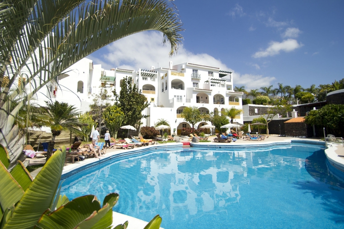 Imagen de la piscina del Hotel Hilton Vacation Club Sunset Harbour Club Tenerife. Foto 14