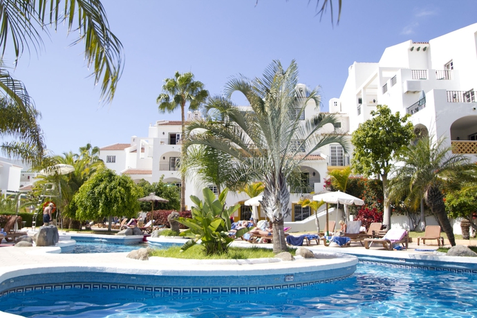 Imagen de la piscina del Hotel Hilton Vacation Club Sunset Harbour Club Tenerife. Foto 16