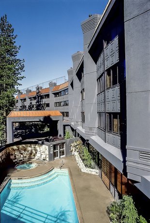 Imagen de la piscina del Hotel Hilton Vacation Club Tahoe Seasons Lake Tahoe. Foto 17