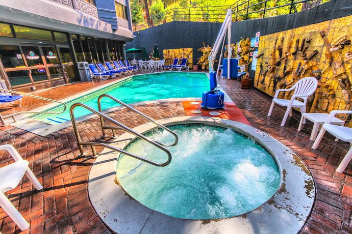 Imagen de la piscina del Hotel Hilton Vacation Club Tahoe Seasons Lake Tahoe. Foto 18