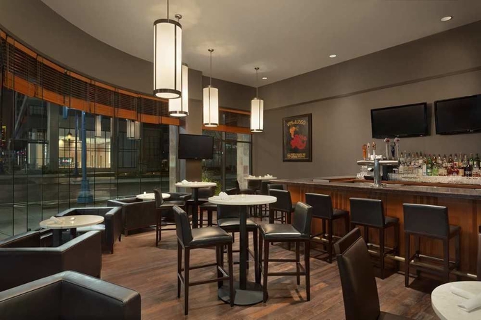 Imagen del bar/restaurante del Hotel Hilton Vancouver Airport. Foto 3