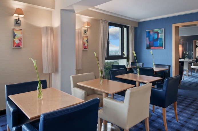 Imagen del bar/restaurante del Hotel Hilton Vienna Park. Foto 3