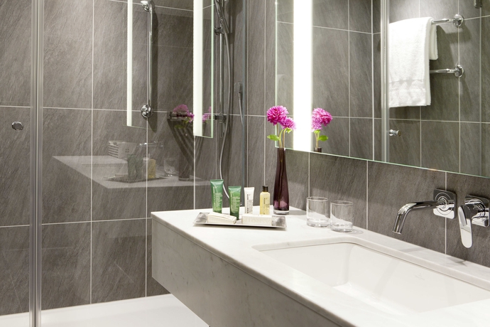 Imagen de la habitación del Hotel Hilton Vienna Plaza. Foto 6