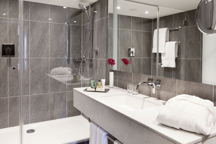 Imagen de la habitación del Hotel Hilton Vienna Plaza. Foto 10